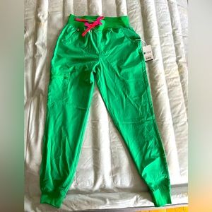 NWT FIGS ZAMORA SCRUBS KELLY GREEN